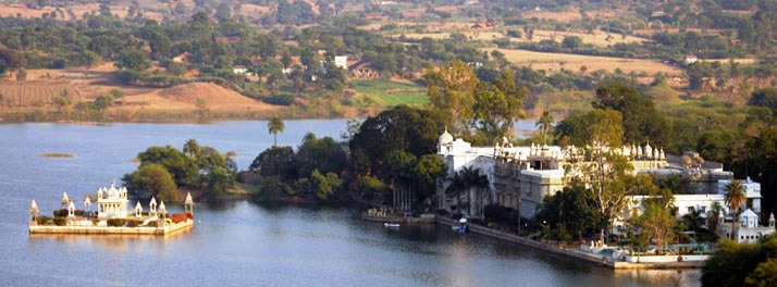 Hotel Udai Bilas Palace - Dungarpur 01.jpg